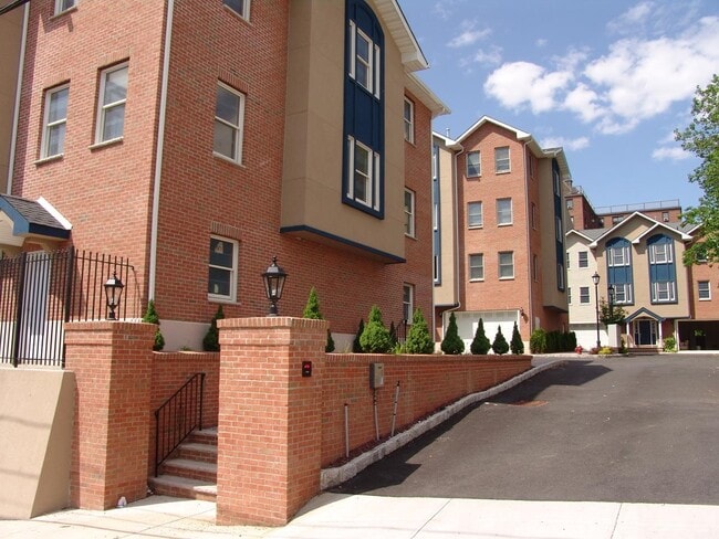 Building Photo - 620 38th St