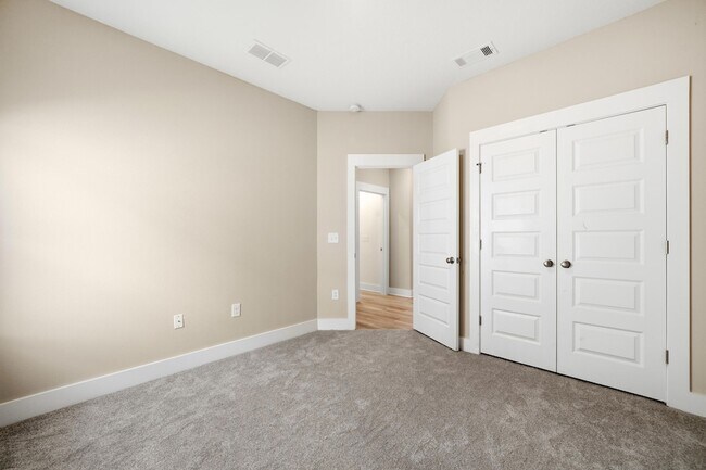 Building Photo - 201 Lyla Ln