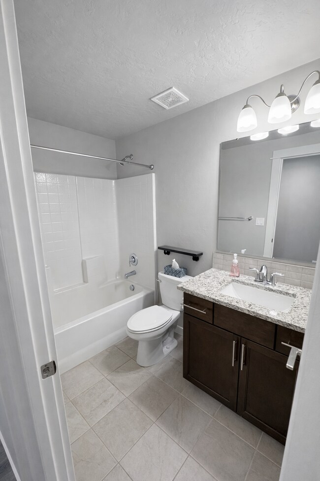 Building Photo - 1901 E Porter St