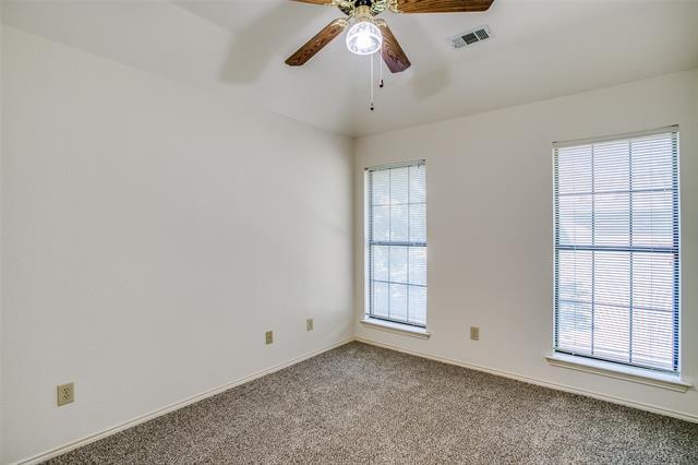 Building Photo - 824 Woodlake Dr