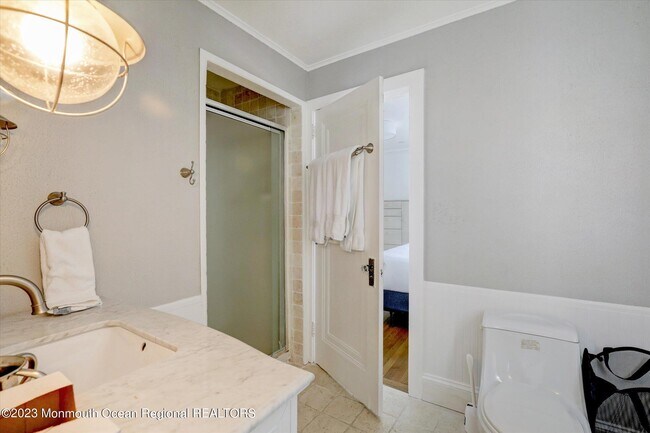 Building Photo - 570 N Edgemere Dr