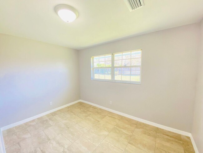 Building Photo - Beautiful 3 Bedroom House in Quiet Ormond Beach Neighborhood