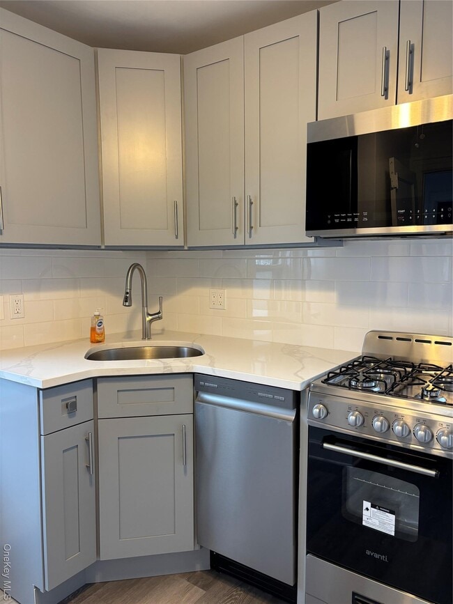 Building Photo - 225 Lexington Ave