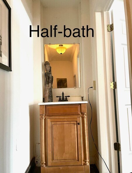 Building Photo - 24 E Eager St