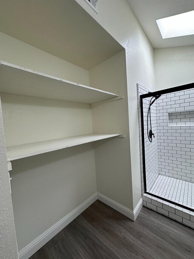 Building Photo - 6201 N West Ave