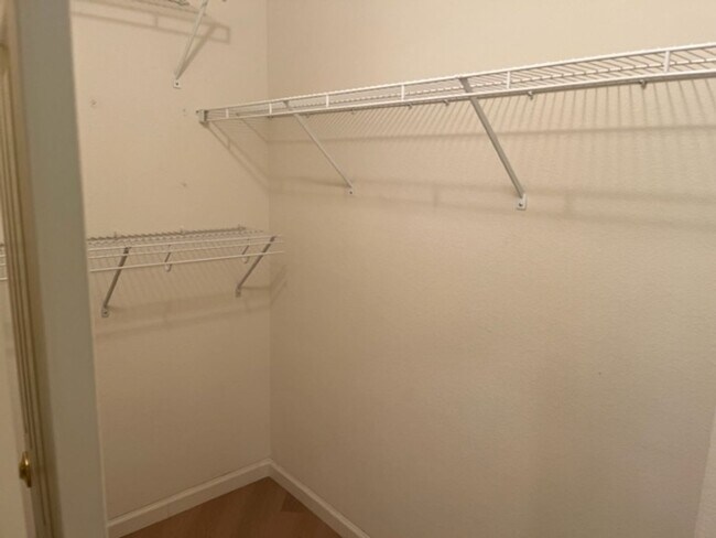 Building Photo - 2-Bedroom Condo at Meadows on the Parkway