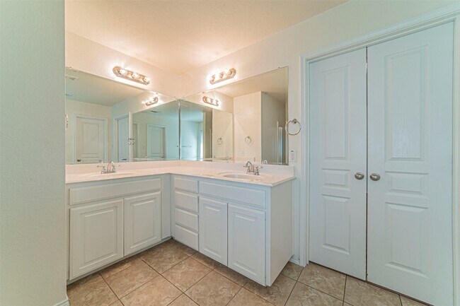 Building Photo - 8036 Branch Hollow Trail