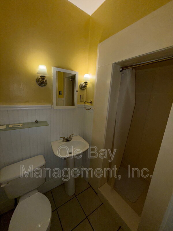 Building Photo - 305 Chidester Ave