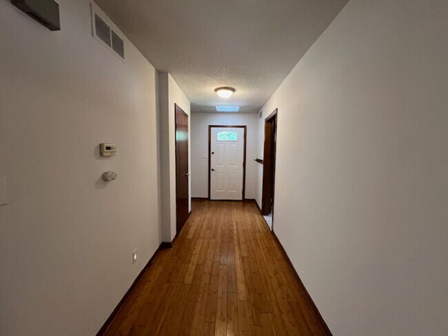 Building Photo - 201- 203 Briarcrest Ct