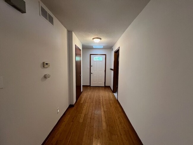 Building Photo - 203-203 Briarcrest Ct