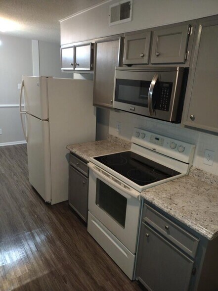 Interior Photo - Oakridge
