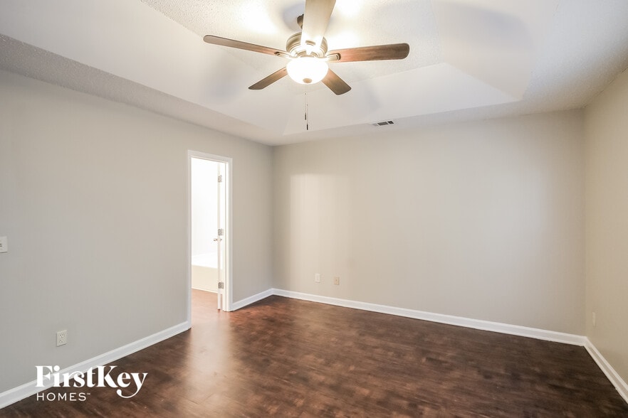 Building Photo - 1166 Locust Dr