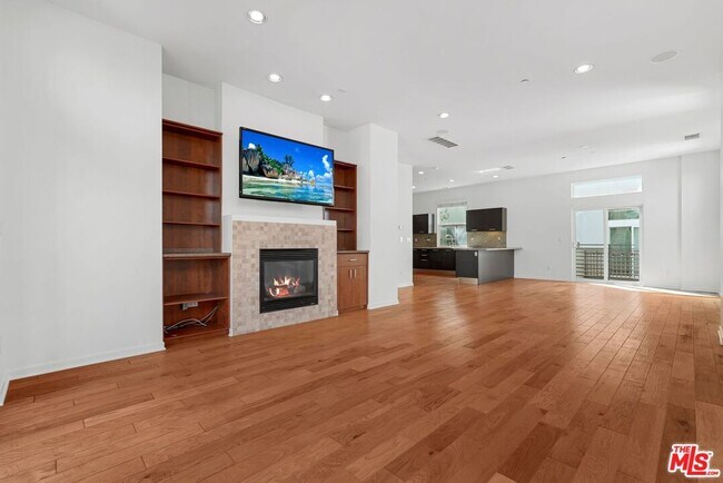 Building Photo - 6531 S Seabluff Dr