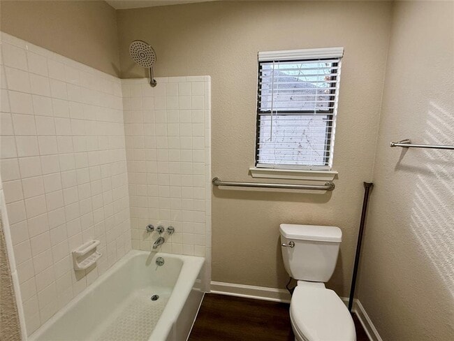 Building Photo - 9510 Newberry Dr