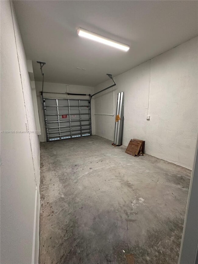 Building Photo - 2546 SE 27th Dr