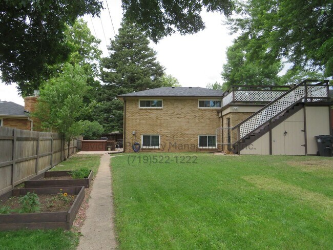 Building Photo - Beautiful Updated 4 Bedroom Near Garden of...