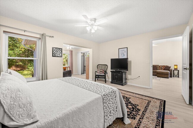 Building Photo - Charming 2BR/2BA Sarasota Retreat Near UTC - Annual Lease