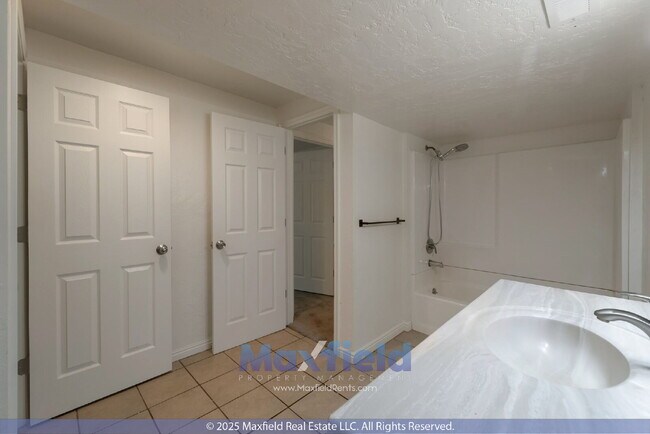 Building Photo - SHORT TERM LEASE AVAIL - 6BD 4BTH 2GAR - Home in Lehi - 6 Month Lease available