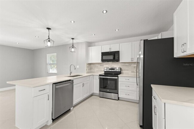 Building Photo - 4426 Helena St NE