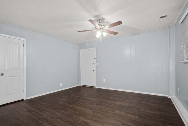 Building Photo - 5605 W 58th St