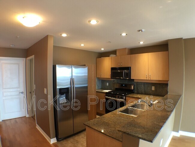 Building Photo - 300 W Beech St