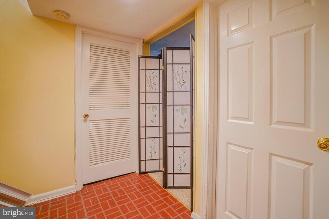 Building Photo - 245 Barclay Cir