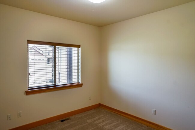 Building Photo - One Month's Free Rent