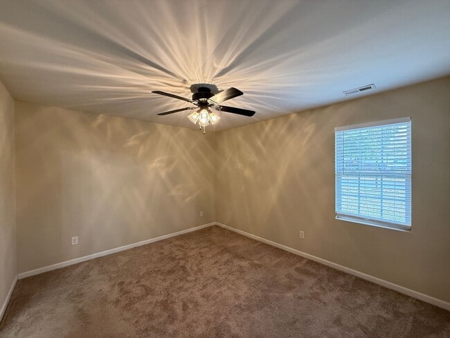 Building Photo - 290 Janet Ave