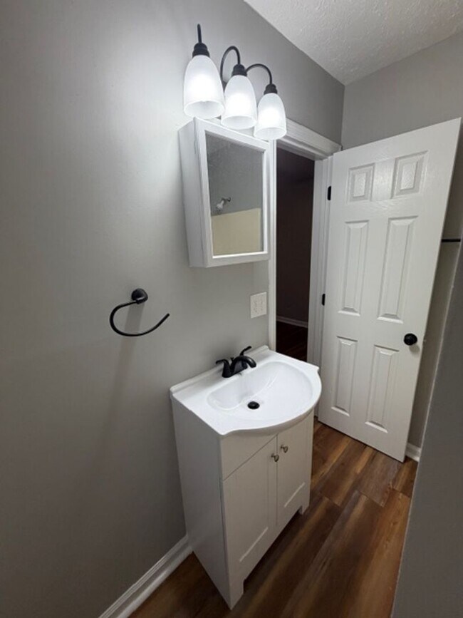 Building Photo - 431 Sentry Oaks Dr