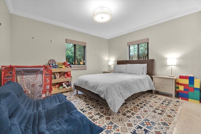 Building Photo - 426 NE 8th Ave