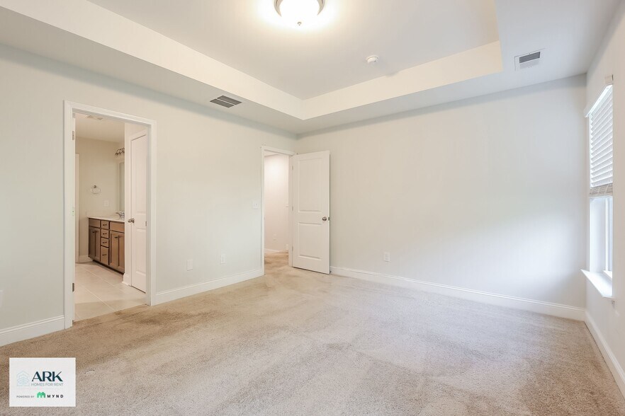 Building Photo - 301 Woodgate Wy