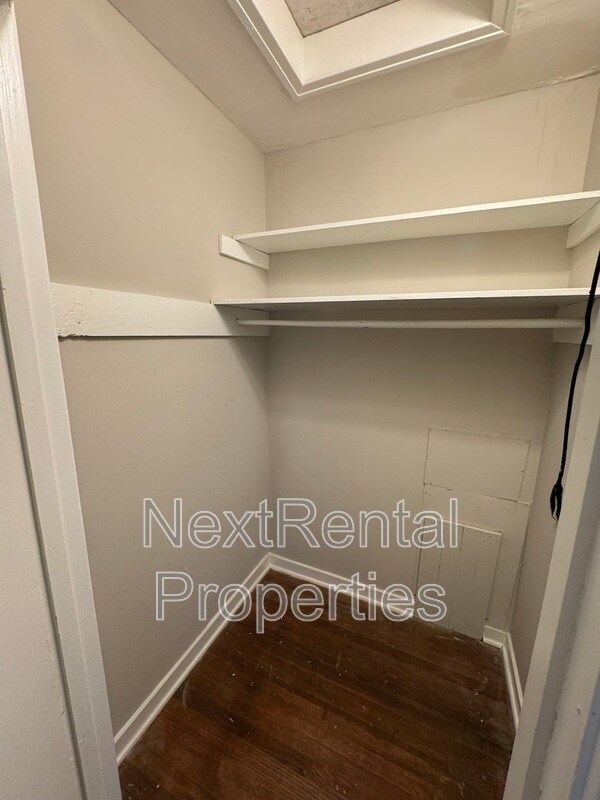 Building Photo - 535 Robinhood Rd