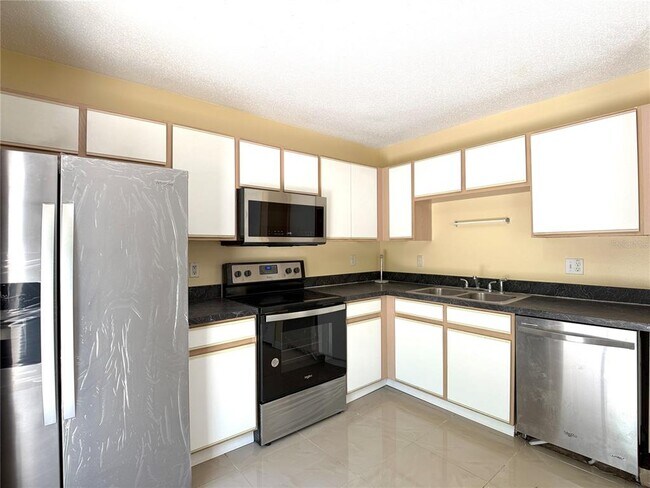 Building Photo - 781 Palmera St