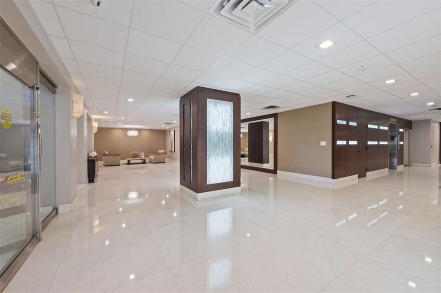 Building Photo - 3500 Galt Ocean Dr