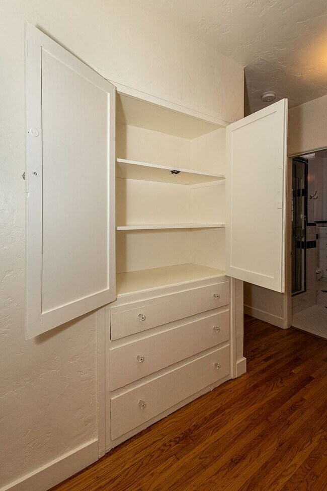 Building Photo - Beautifully Restored 3BR Miracle Mile Duplex | 1,725 SF | Near Metro D Line