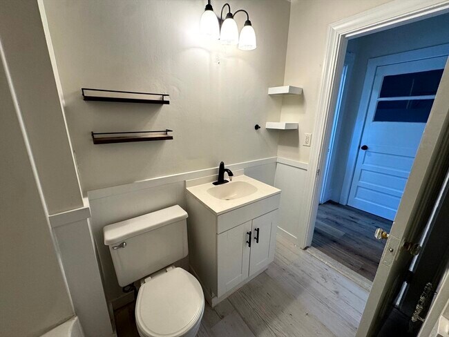 Building Photo - 195 Court St