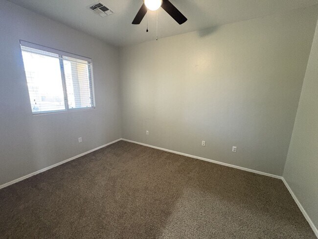 Building Photo - 2,500 sq ft 4 bedroom + Den home in Rancho Sahuarita
