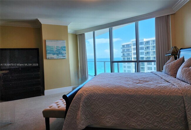 Building Photo - 3101 S Ocean Dr