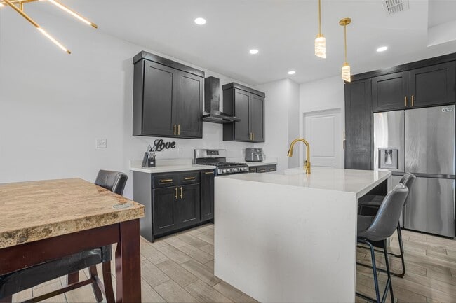 Building Photo - 3504 Jorge Sosa Dr