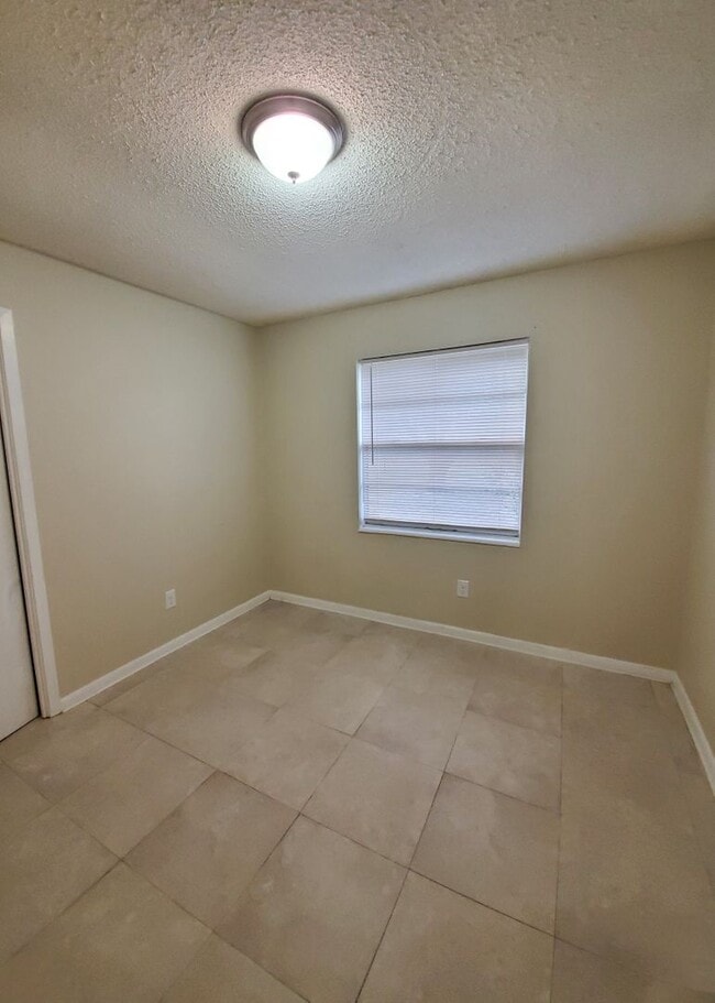 Building Photo - 1905 Athens Ave