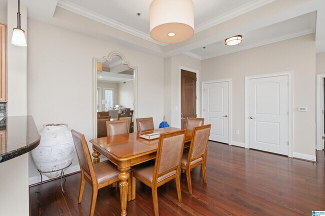 Building Photo - 2600 Highland Ave