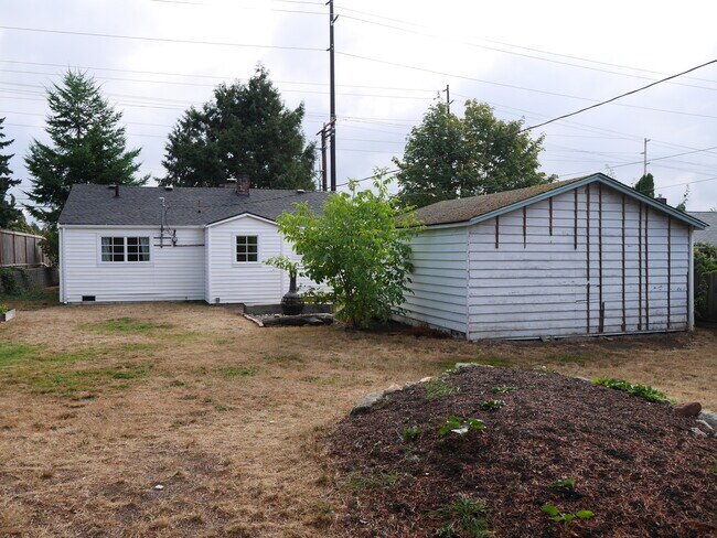 Building Photo - Charming Remodeled 2 Bedroom Shoreline Home
