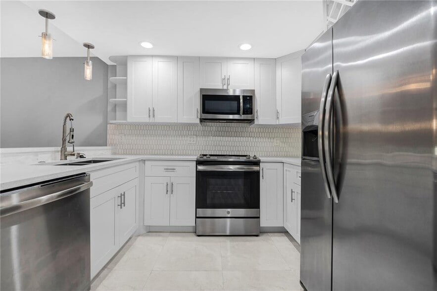 Building Photo - 7100 NW 17th St