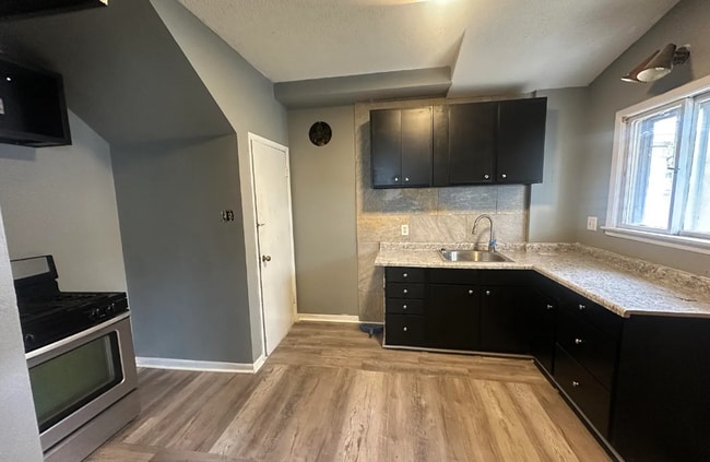 Building Photo - Spacious 3-Bedroom Home