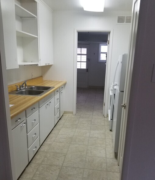 Kitchen - 918 8th Ave