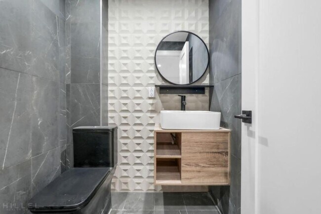 Building Photo - 3 bedroom in BROOKLYN NY 11216