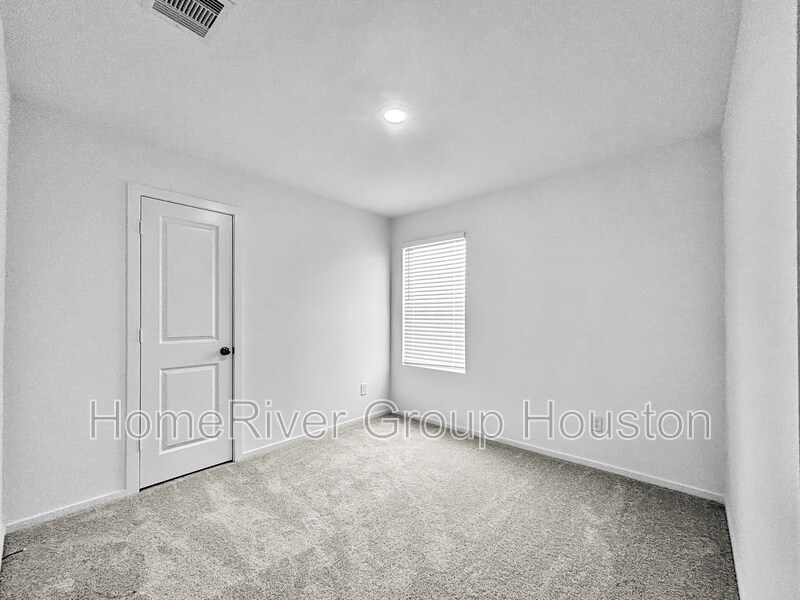 Building Photo - 5823 Standpiper Lp