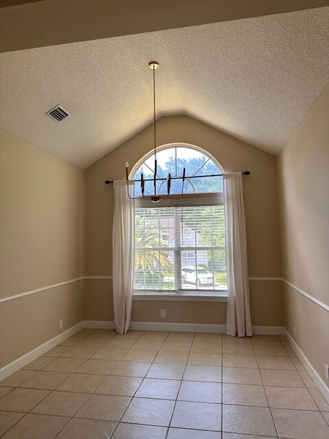 Building Photo - 135 Palmera Ln