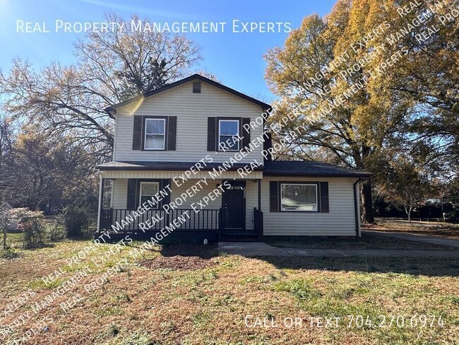 Primary Photo - **MOVE IN SPECIAL!**Charming 3BR/2.5BA hom...