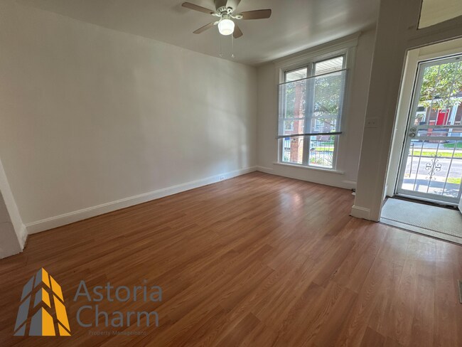 Building Photo - Comfortable 3-Bedroom with Hardwood Floors...